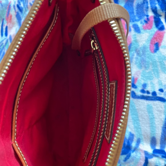 Dooney and Bourke bag . Very good condition - Picture 5 of 5